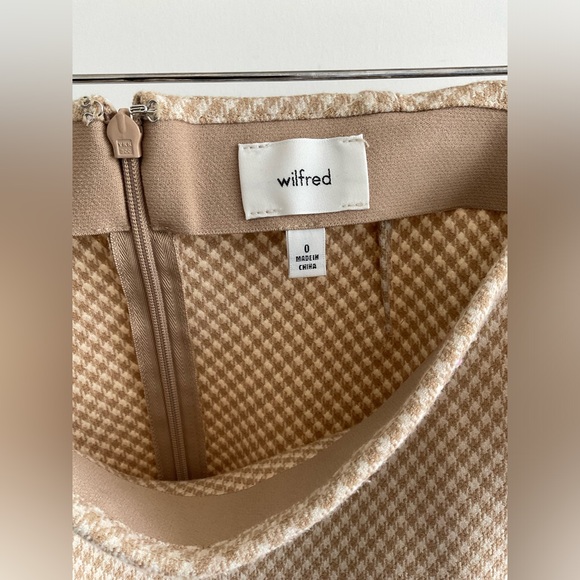 Aritzia Wilfred Checkered Mini Skirt in beige tan pattern with stretch waist - Picture 2 of 9